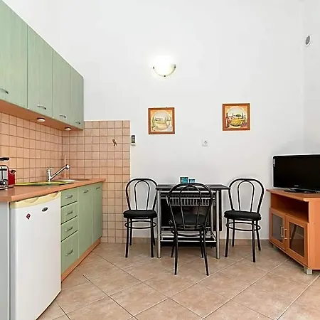 1989 Hotel Fažana